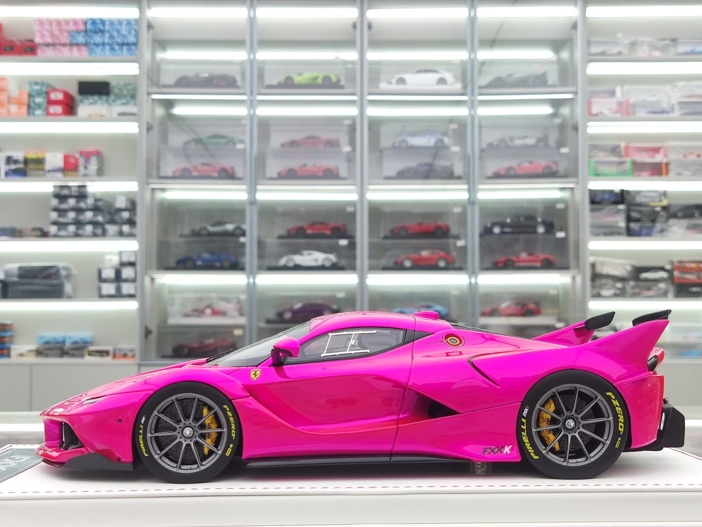CE 1/18 Ferrari FXXK Electric Pink Simulation Car Model JS-CE011