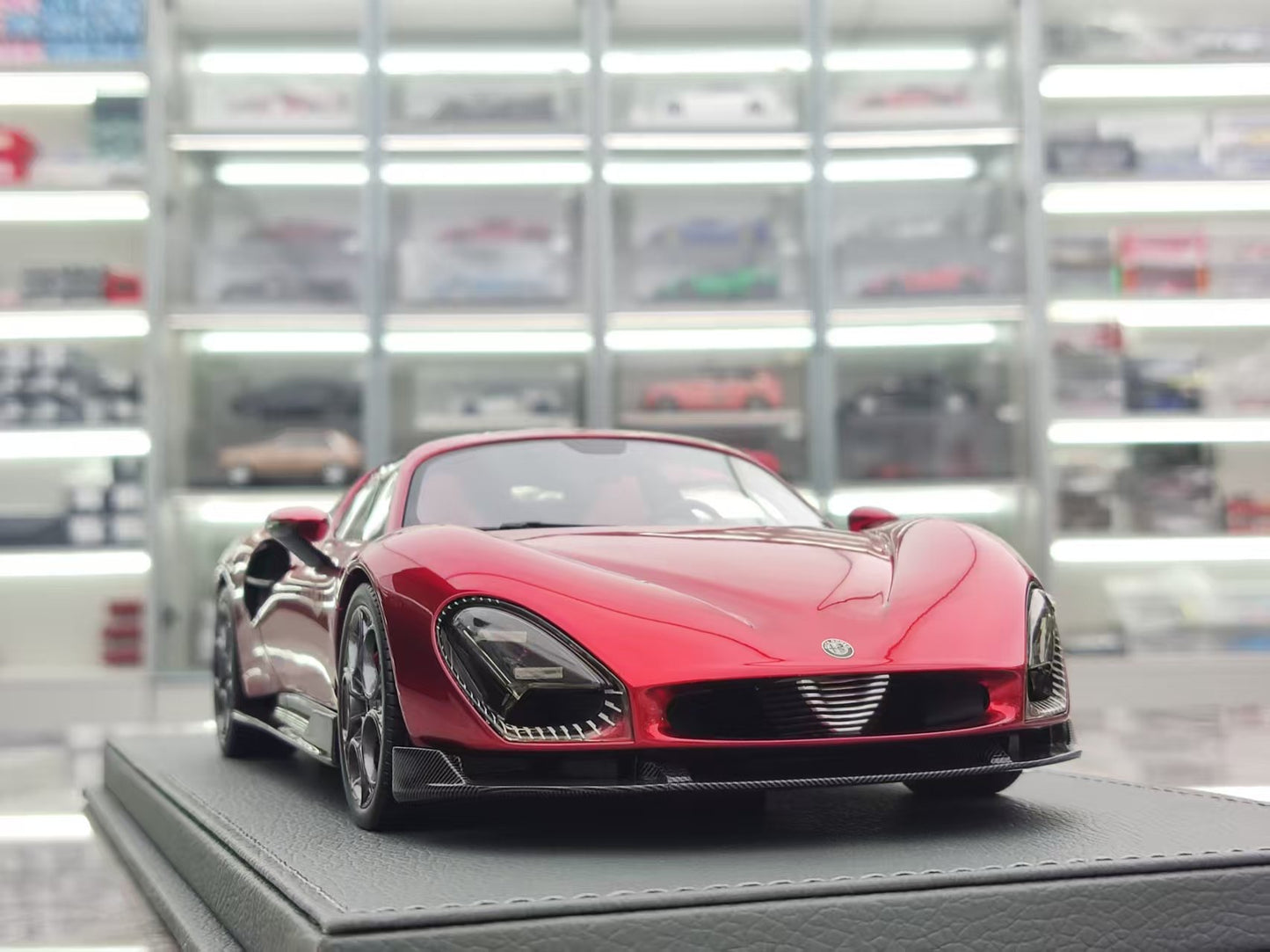 BBR 1/18 Alfa Romeo 33 Stradale Red Leather Base Car Model P18264A