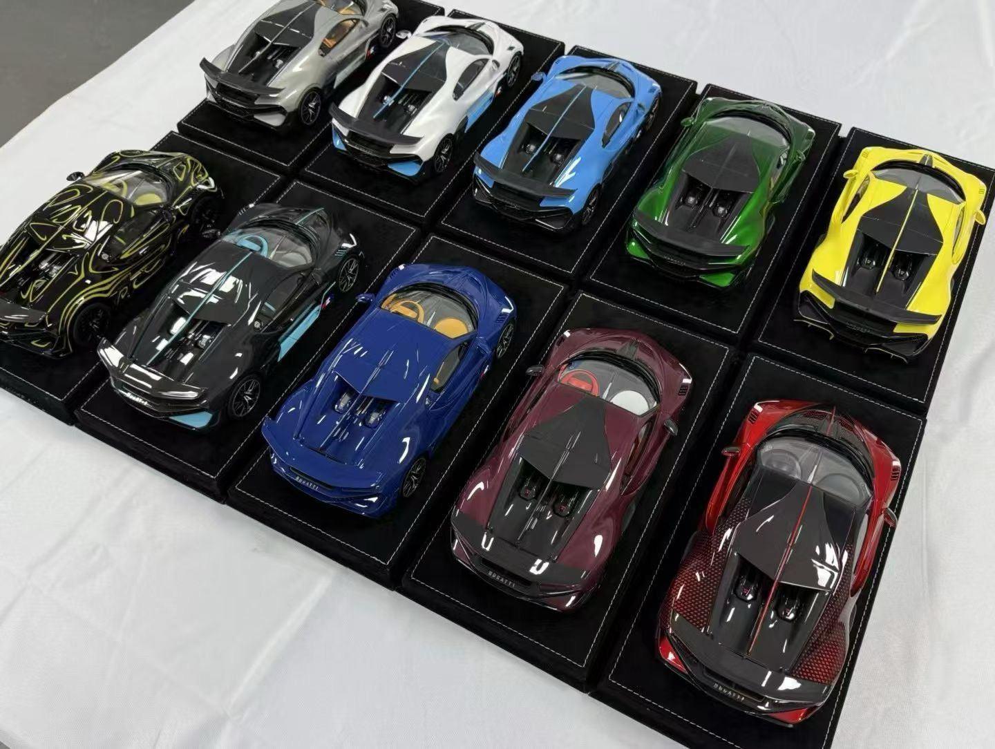 HH 1/18 Bugatti Divo Limited Edition Model Car