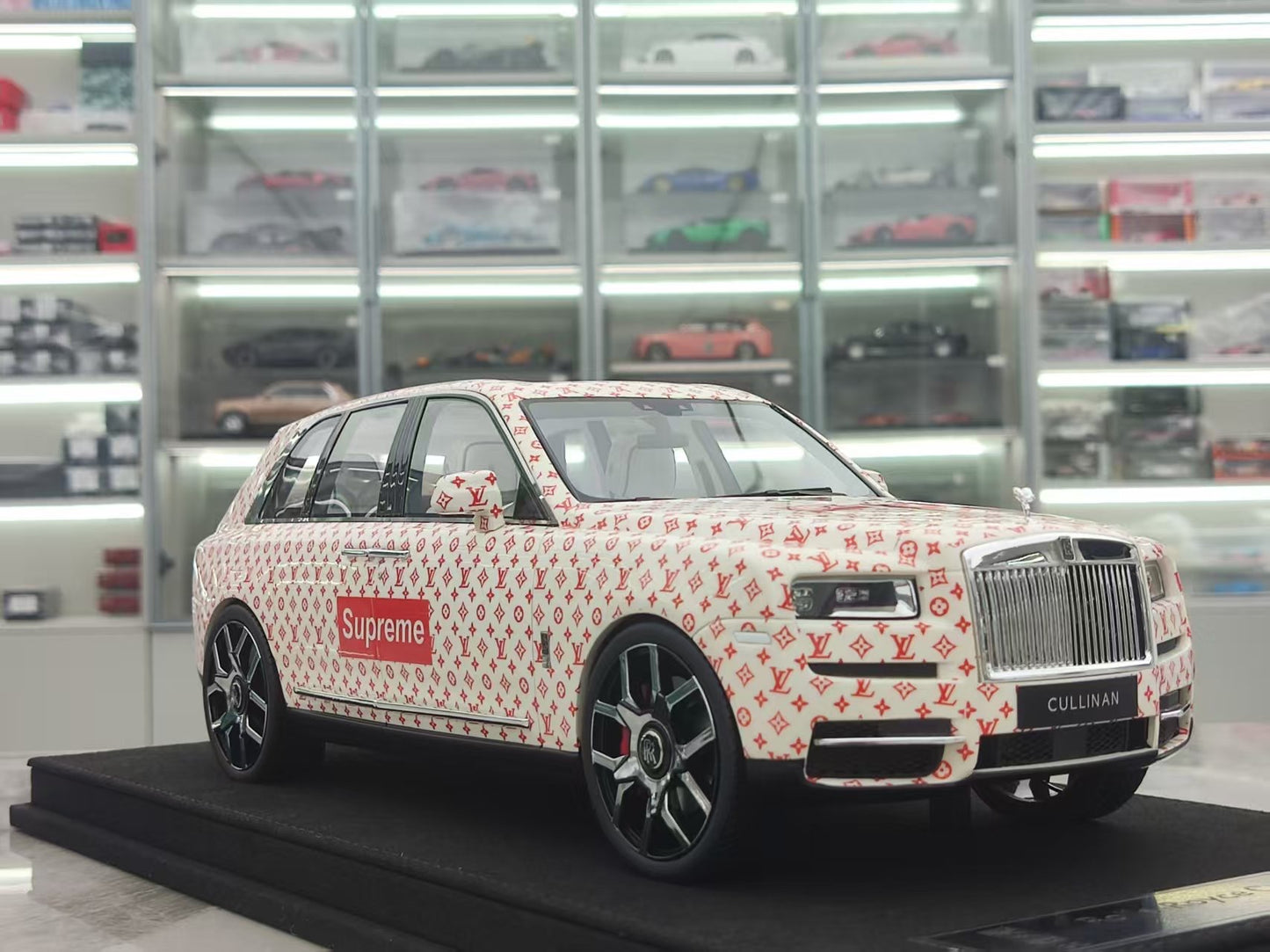 GL 1/18 Rolls-Royce Cullinan Resin Model JS-GL034