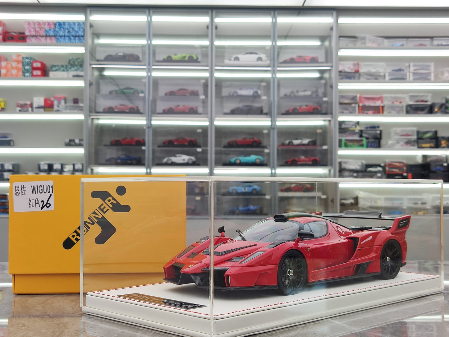 RUNNER 1/18 Ferrari Enzo MIG-UI Simulation Model Car Ornaments