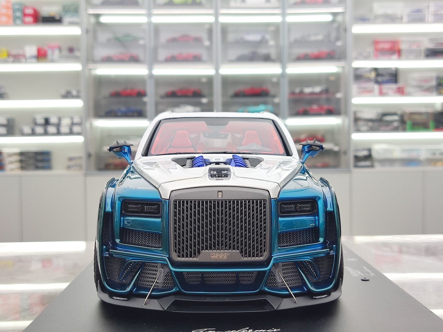 Dreamwalkers 1/18 Rolls-Royce RR.Darknight D900 Glossy Silver and Blue Limited Edition Collectible Model Car R-D900-02