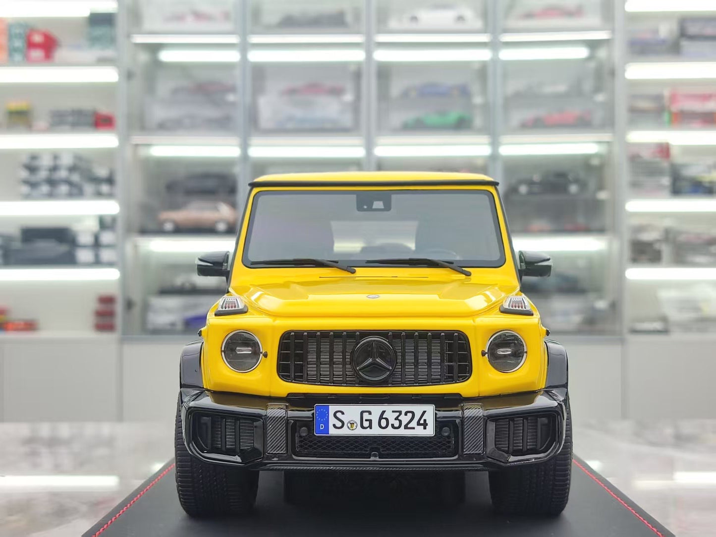 BBA MODEL 1/18 Mercedes-Benz G63 AMG Yellow Model Car BBA027