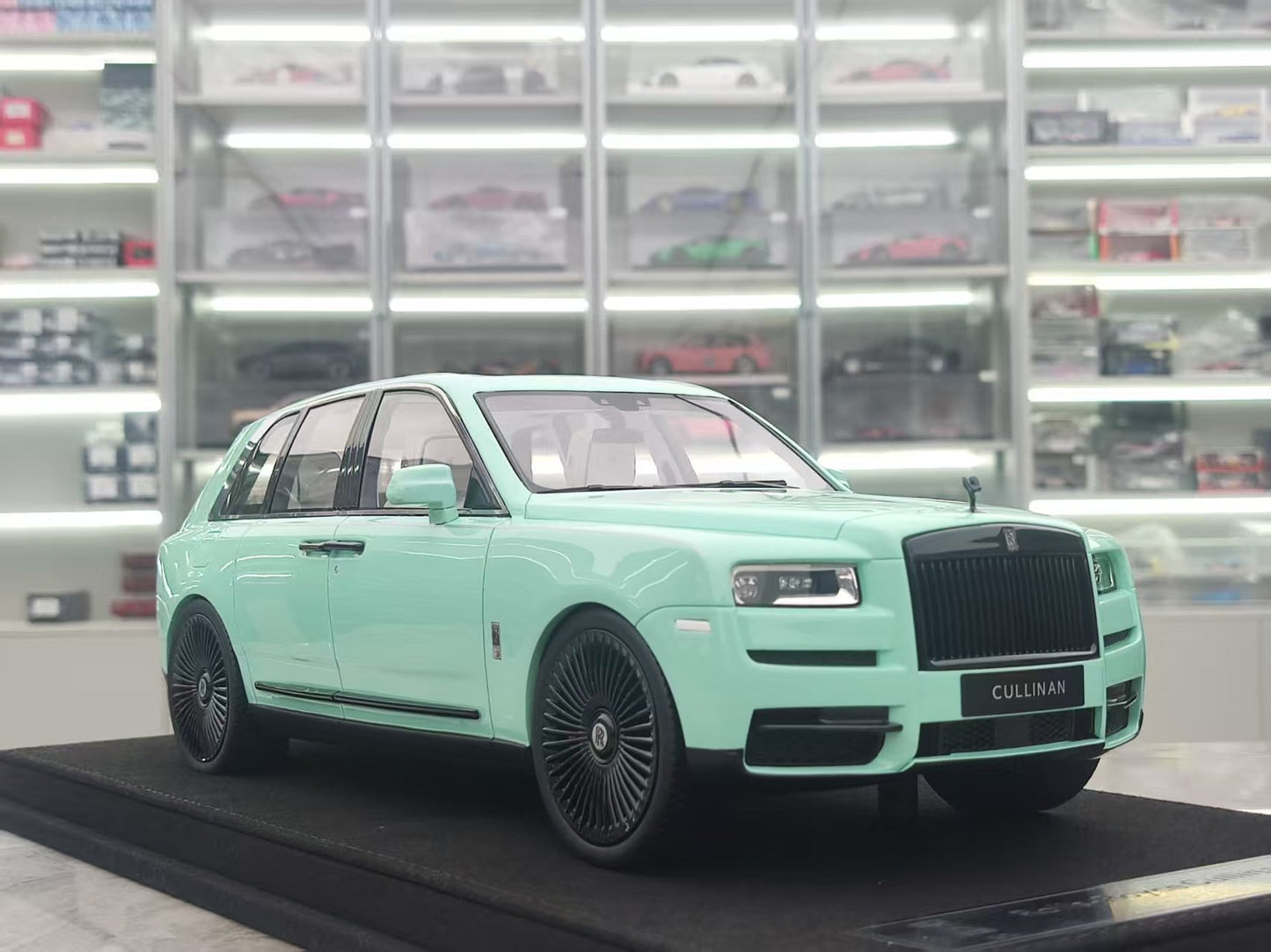 GL 1/18 Rolls-Royce Cullinan Saga Green JS-GL028