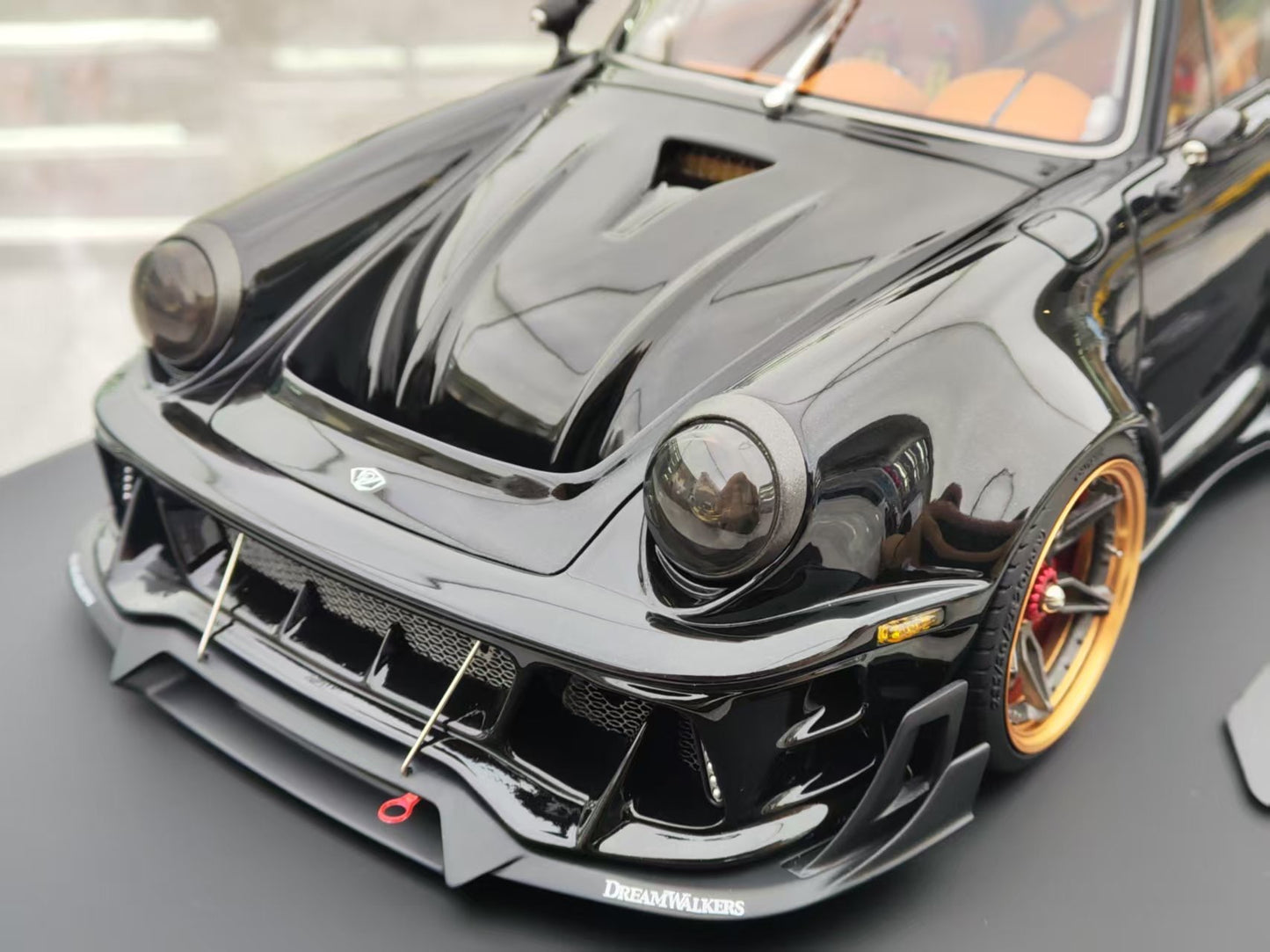 Dreamwallers 1/18 Porsche 911 Modified Black Simulated Car Model C-D995-BK01