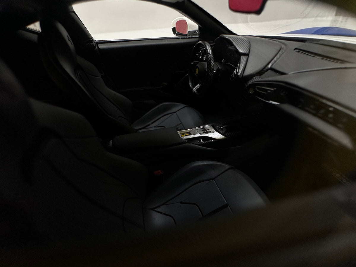BBR 1/18 Ferrari 12Cilindri Coupé (Special Edition) with Luggage Set – Red/White/Blue – P18248LMST