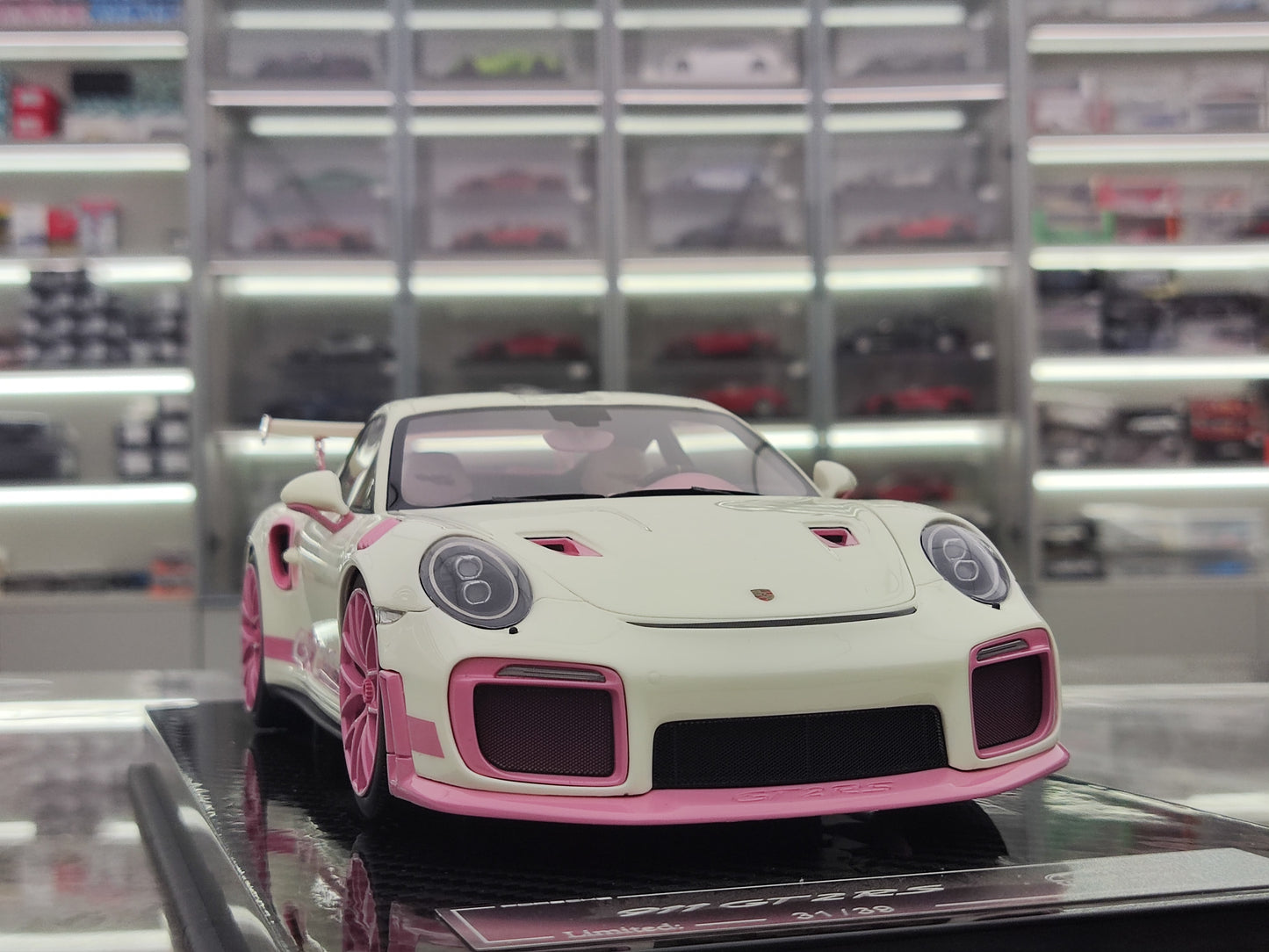 UU 1/18 Porsche 911 GT2 RS Fluorescent Pink Simulated Car Model JS-UU008