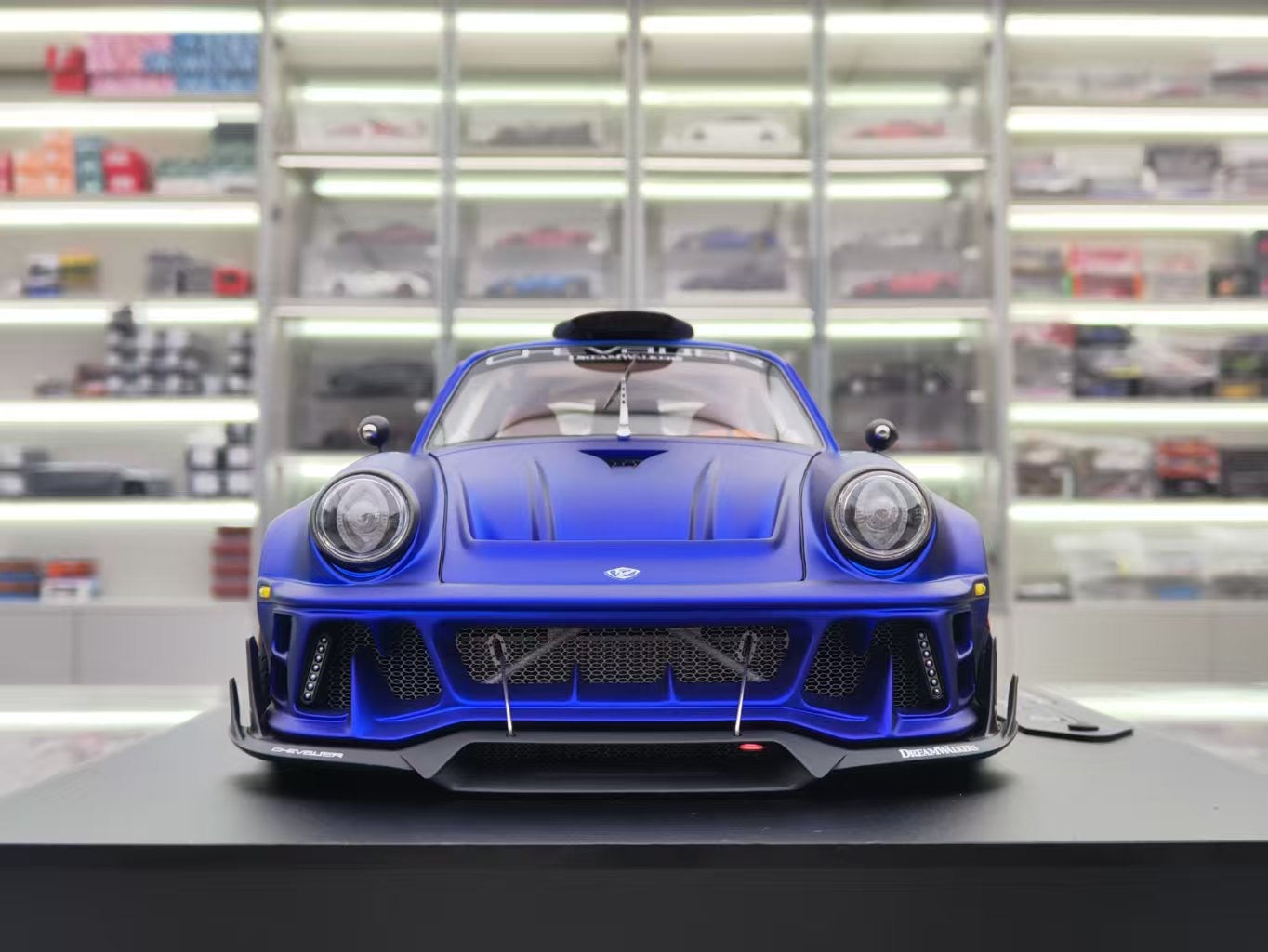 Dreamwallers 1/18 Porsche 911 Modified Blue Simulated Car Model C-D995-BS02