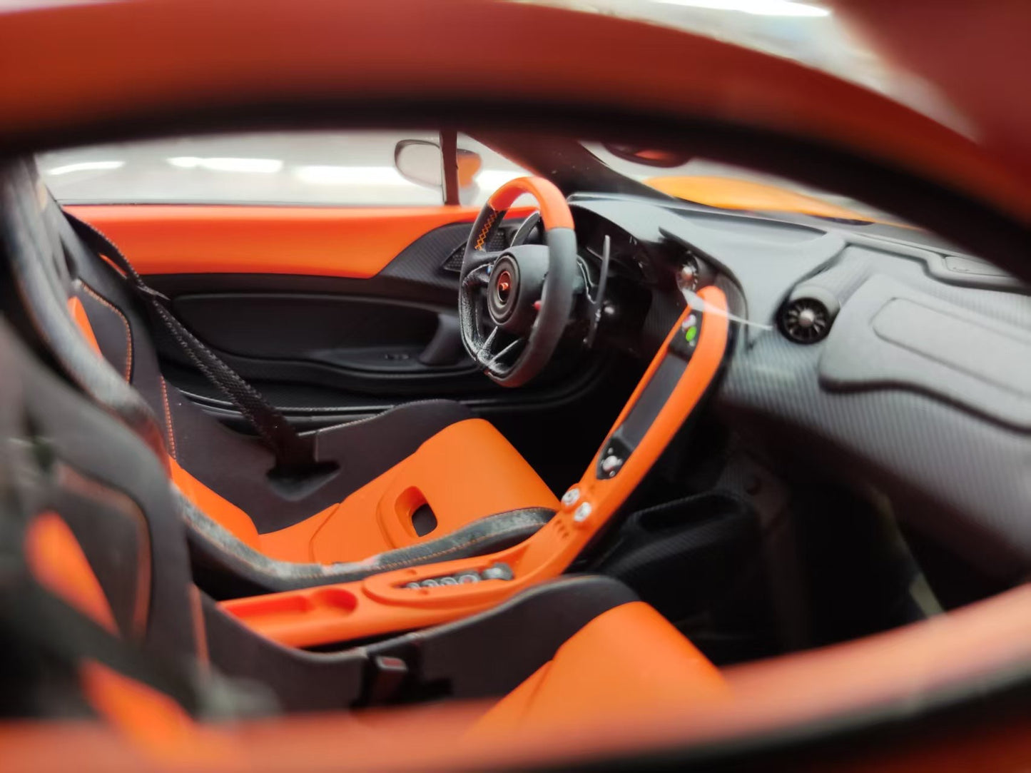 DM 1/18 McLaren P1 Orange and Black Wheels Custom Edition MP998B