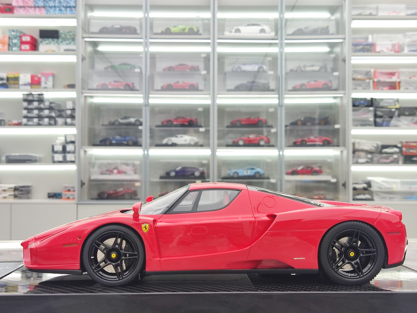 UU 1/18 Ferrari Enzo Standard Red Car Model Decoration JS-UU005