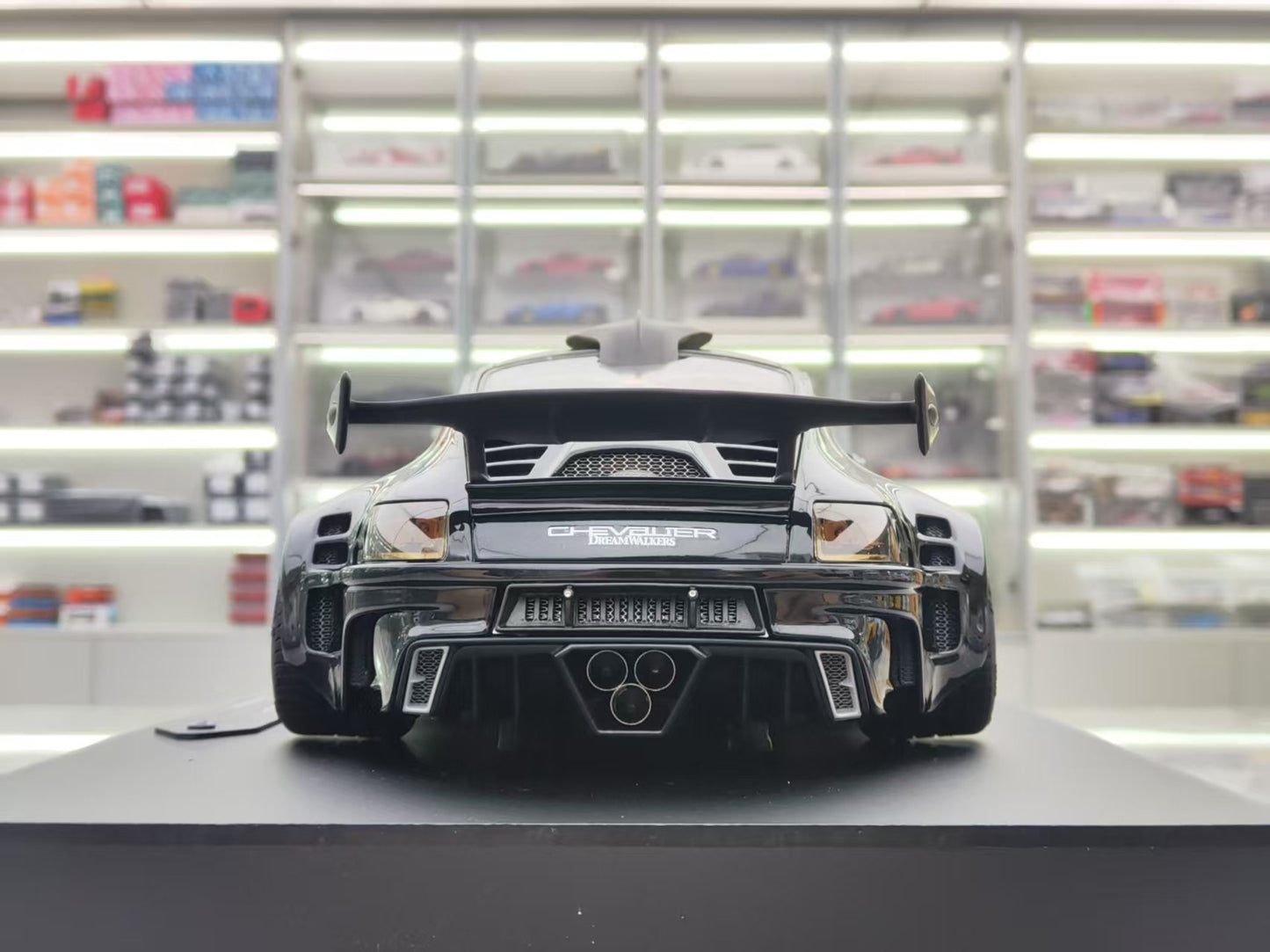 Dreamwallers 1/18 Porsche 911 Modified Black Simulated Car Model C-D995-BK01