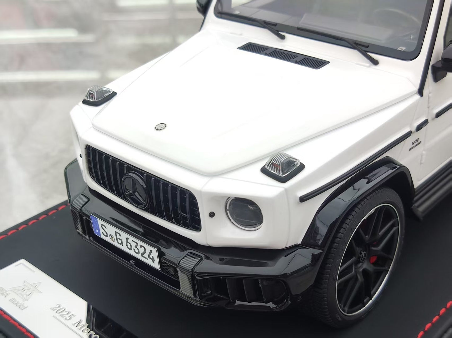 BBA MODEL 1/18 Mercedes-Benz G63 AMG Panda Color Model Car BBA025