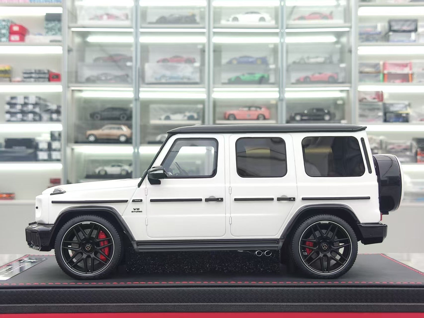 BBA MODEL 1/18 Mercedes-Benz G63 AMG Panda Color Model Car BBA025