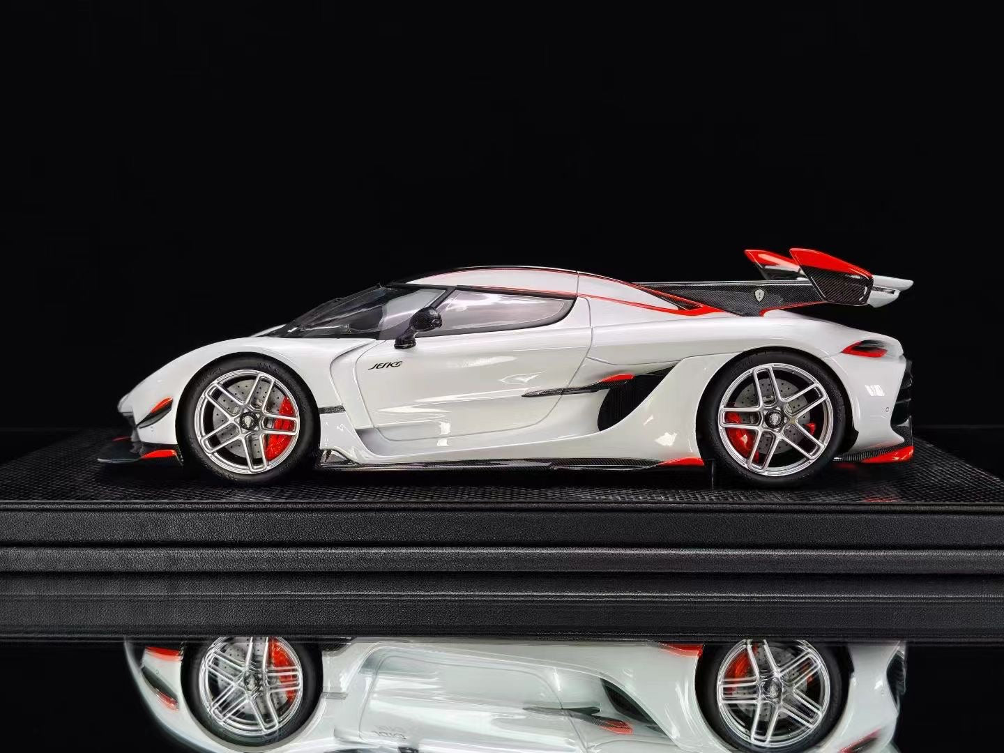 Frontiart 1/18 Koenigsegg Jesko Crystal White Model Car