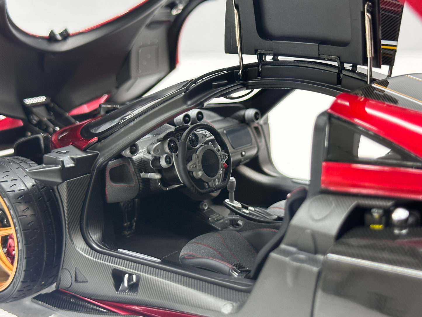 LCD 1/18 Pagani Imola Red LCD18023-RE