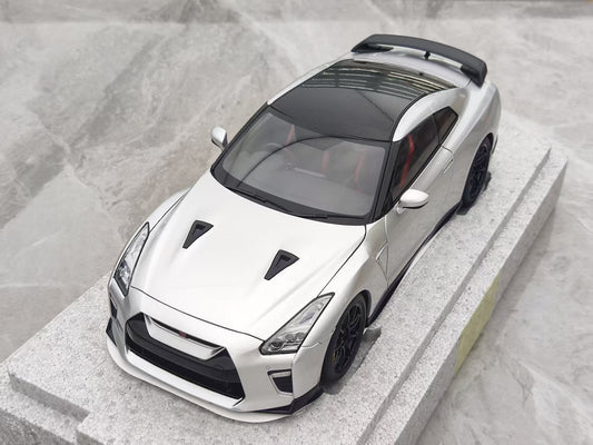 MOTORHELIX 1/18 Nissan GT-R (R35) Track Edition Engineered by NISMO T-Spec, Ultimate Metallic Silver, Car Model MH311