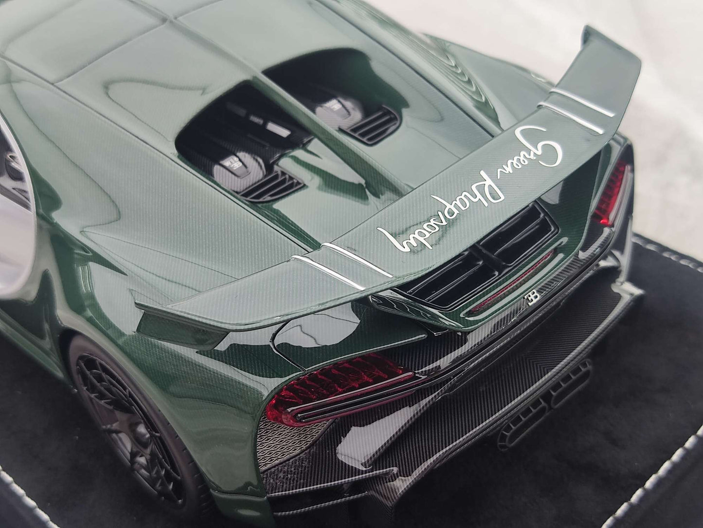 HH Model 1/18 Bugatti Chiron Pur Sport Green Rhapsody HH459