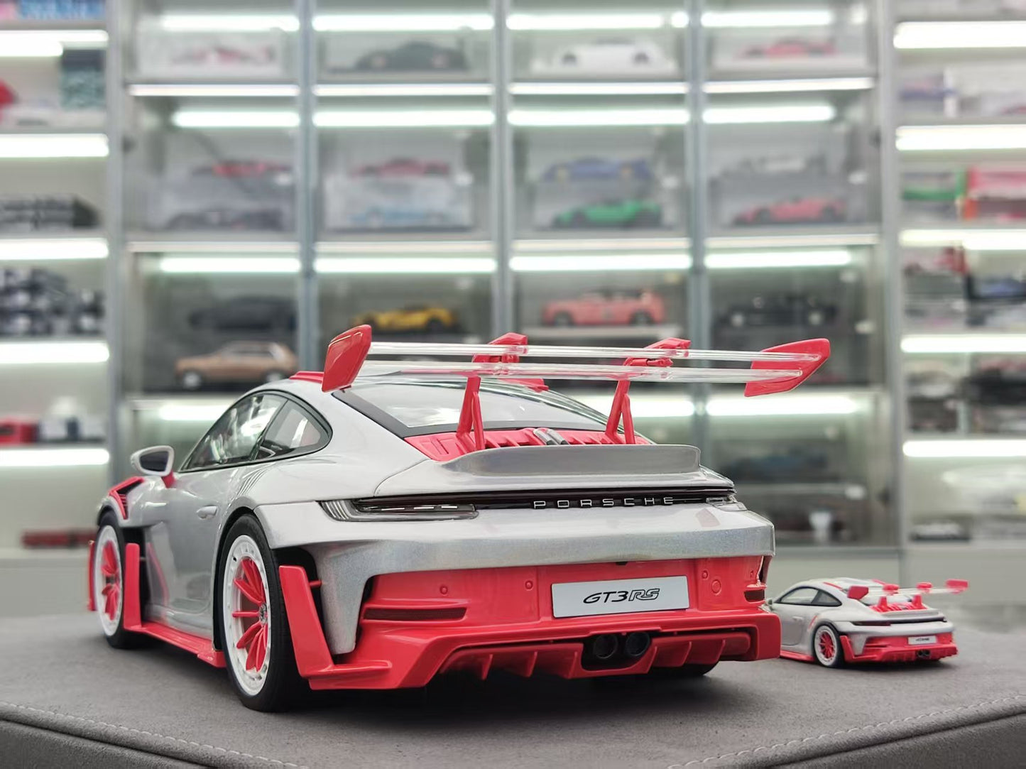 TIMOTHY&PIERRE 1/18 Porsche 911 GT3 RS Sonderwunsch Colorful White/Pink TP186