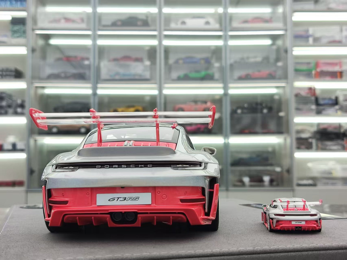 TIMOTHY&PIERRE 1/18 Porsche 911 GT3 RS Sonderwunsch Colorful White/Pink TP186