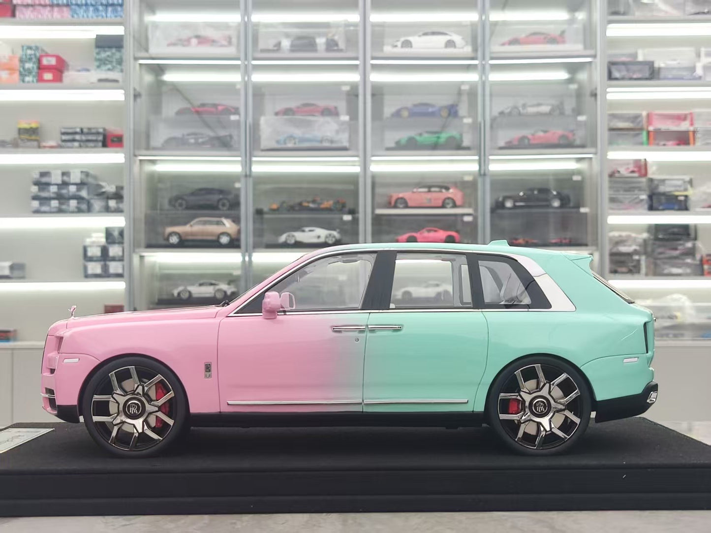 GL 1/18 Rolls-Royce Cullinan Pink and Green Resin Model JS-GL036