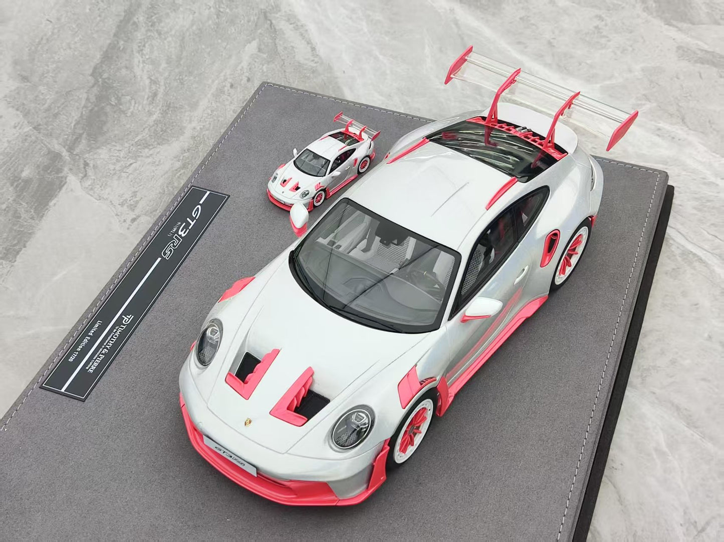 TIMOTHY&PIERRE 1/18 Porsche 911 GT3 RS Sonderwunsch Colorful White/Pink TP186
