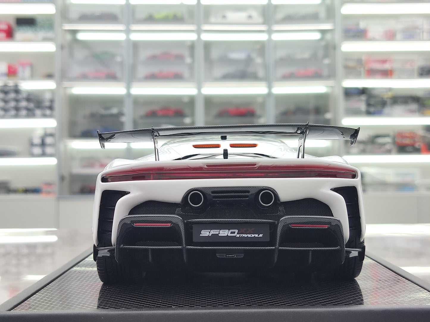 UB 1/18 Ferrari SF90XX White Resin Car Model JS-UB002