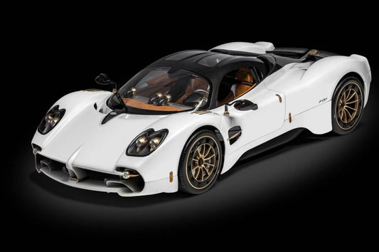Pocher 1/8 HK123 Pagani Utopia - Bianca Perla Pearl White with Black Carbon Fiber Pattern on Roof, Paint Finish