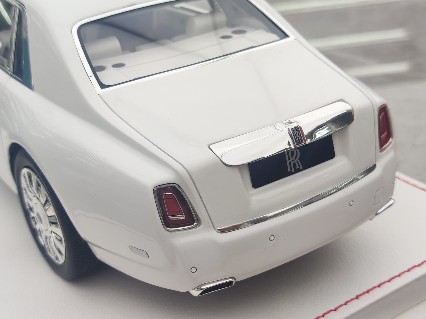 SC 1/18 Rolls-Royce Phantom VIII White Simulated Car Model JS-SC002