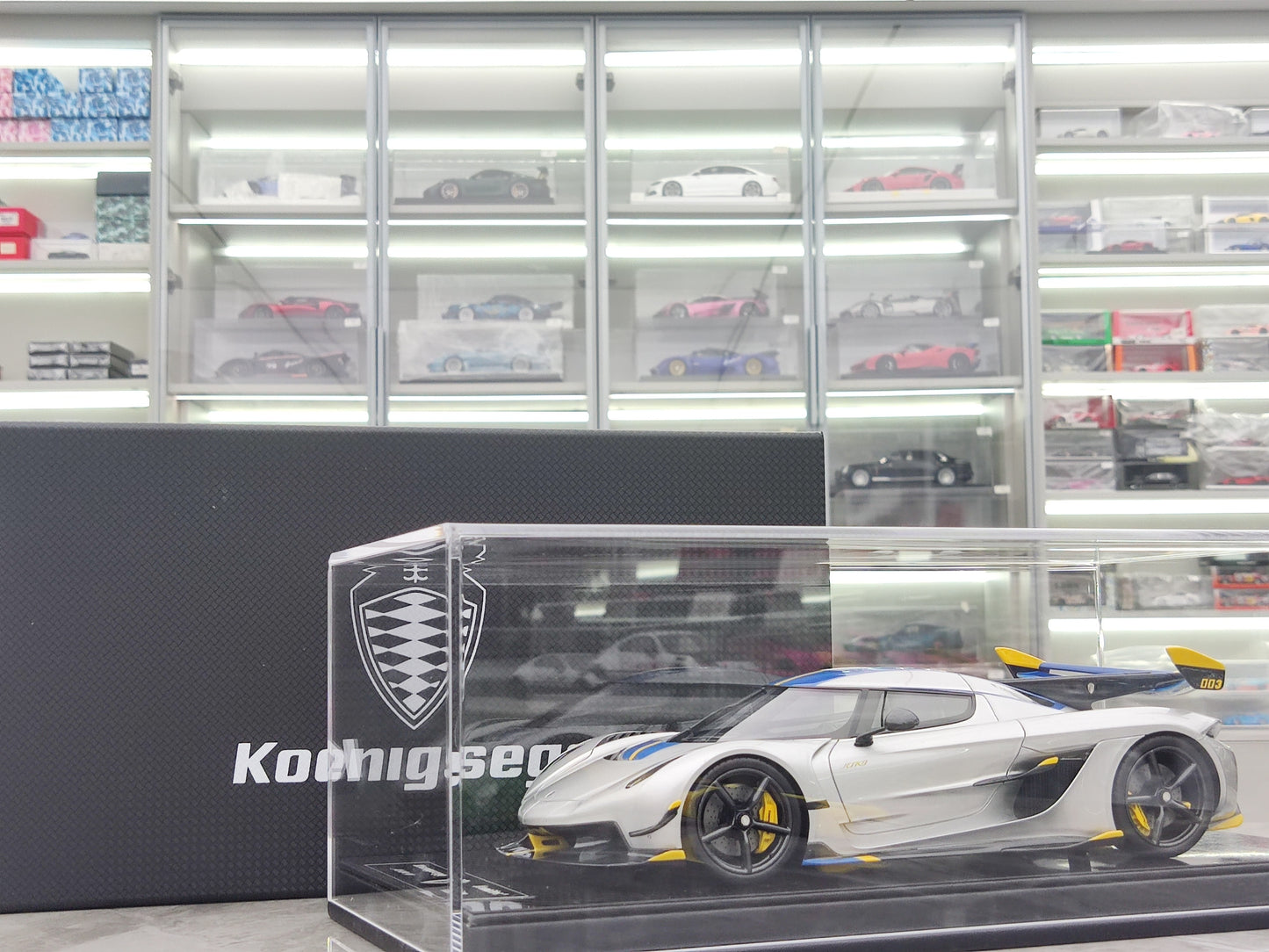 FRONTIART 1/18 Koenigsegg Jesko Attack Moon Silver FA112