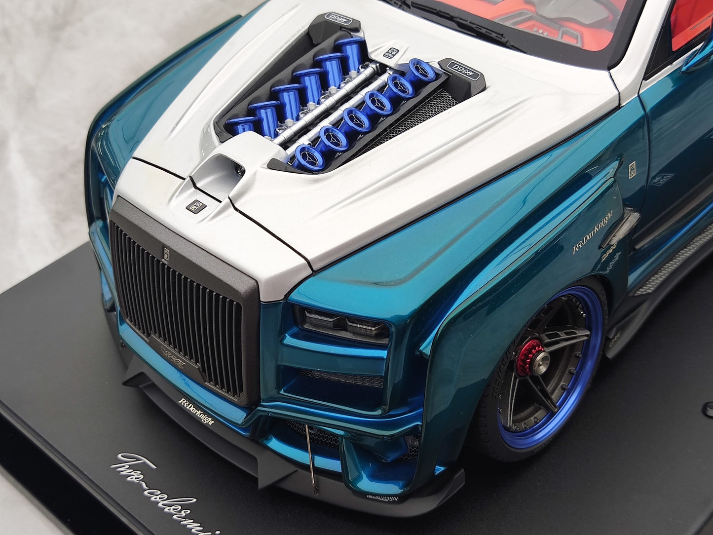 Dreamwalkers 1/18 Rolls-Royce RR.Darknight D900 Glossy Silver and Blue Limited Edition Collectible Model Car R-D900-02