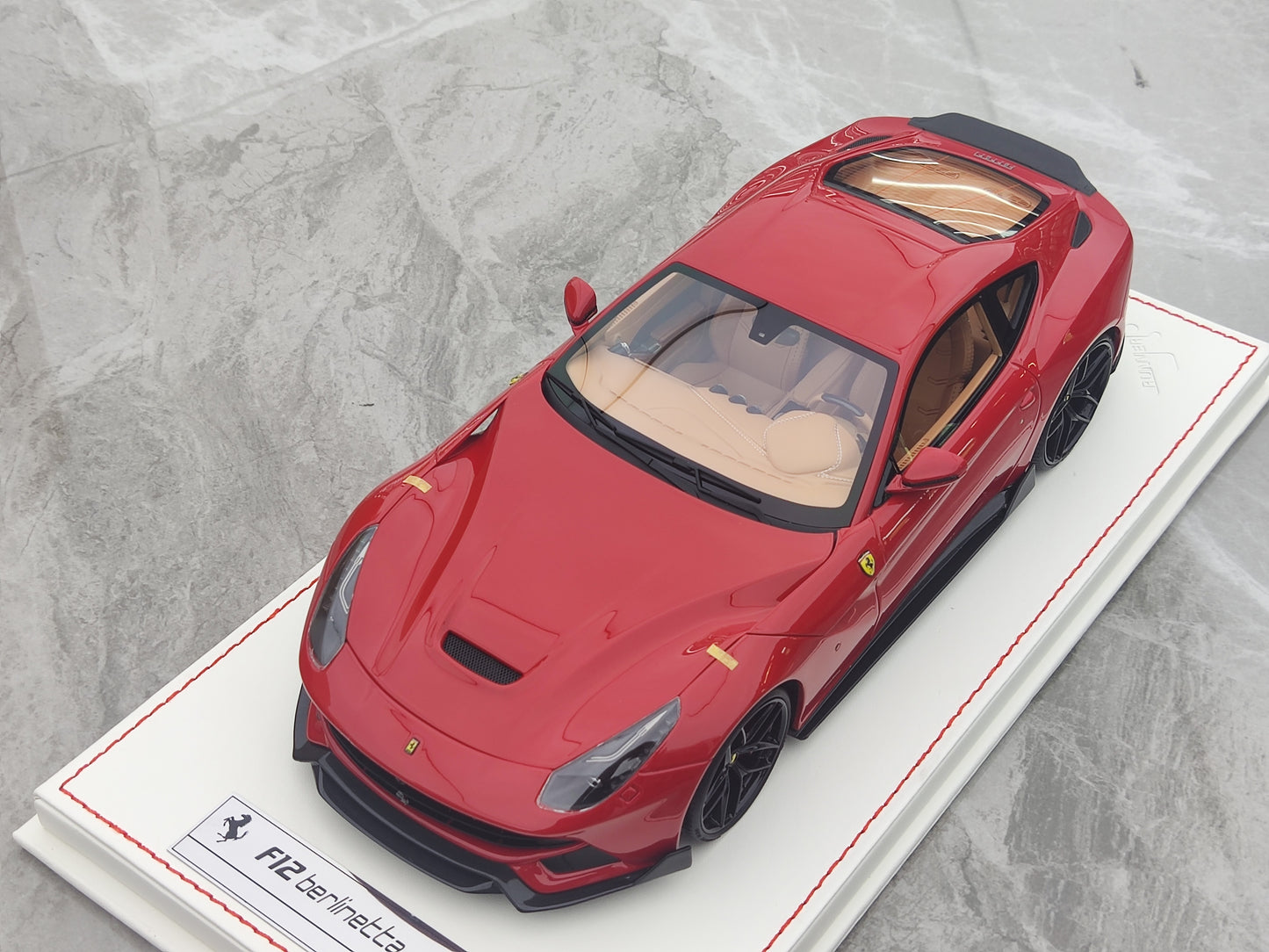 RUNNER 1/18 Ferrari F12 DMC Red Limited Edition Simulation Model Car JM-RNR001