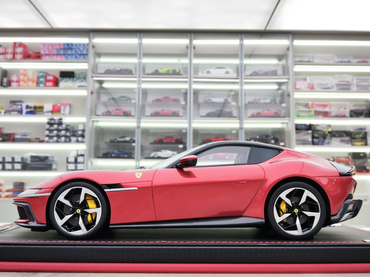 MR 1/18 Ferrari 12Cilindri Sports Car Model Imola Red Simulated Car Model FE043A
