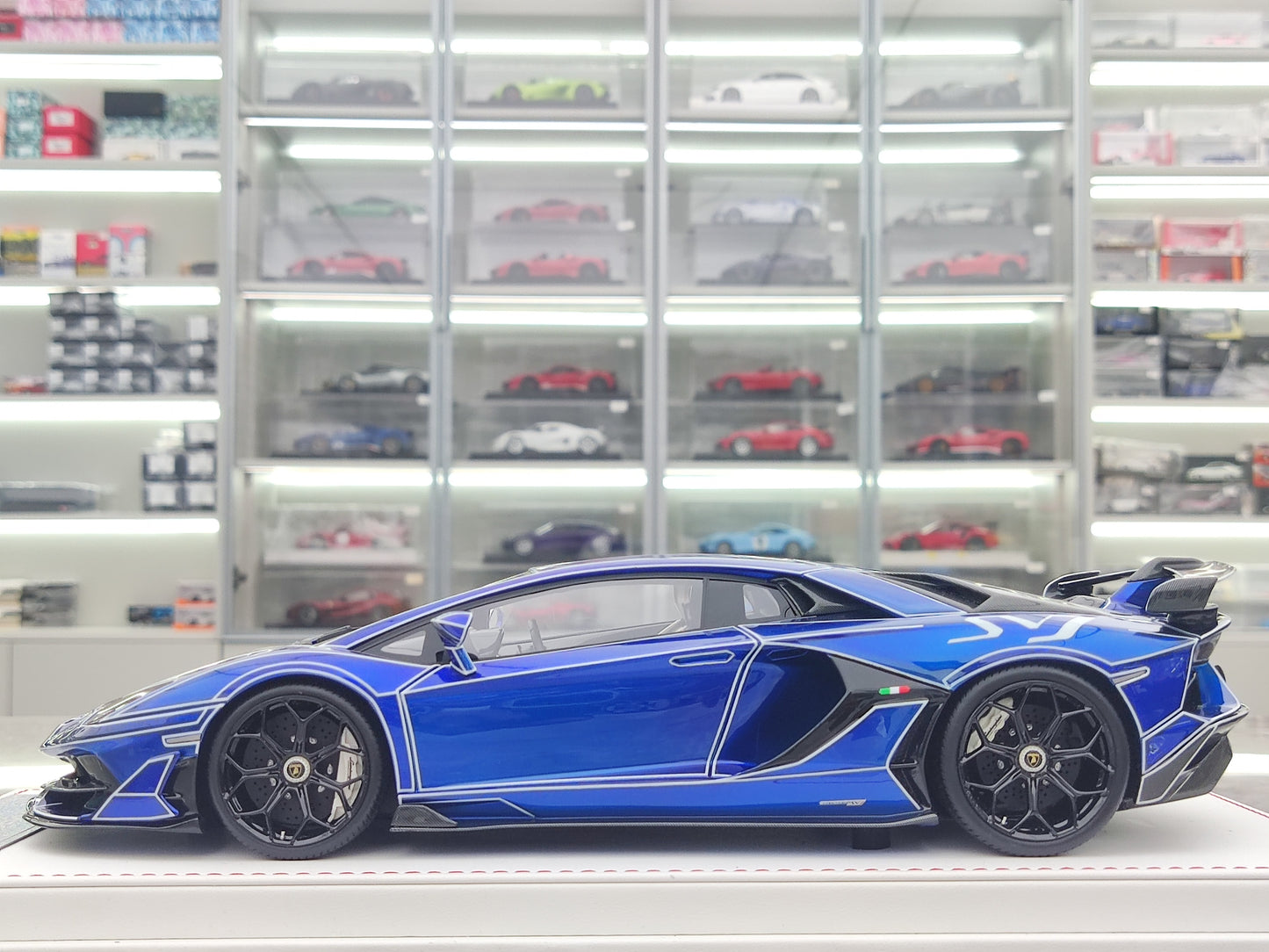 CE 1/18 Lamborghini SVJ Fluorescent Resin Car Model JS-CE004
