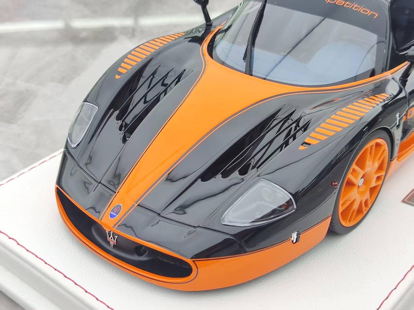 GL 1/18 Maserati MC12 Black and Orange Resin Model JS-GL022