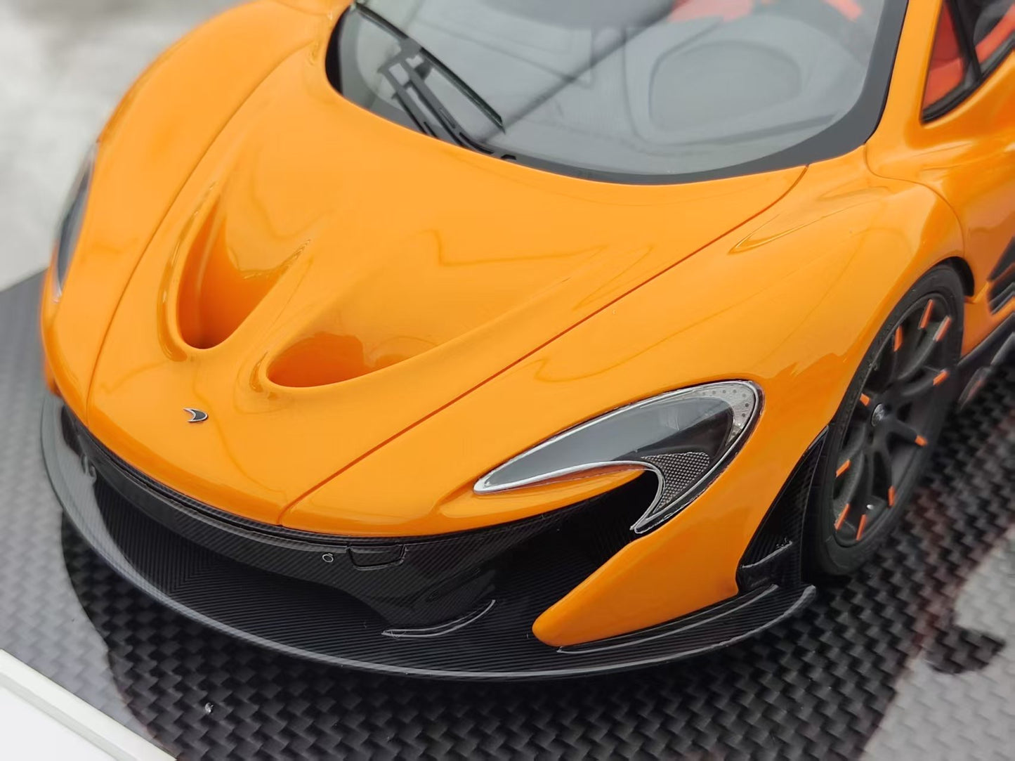 DM 1/18 McLaren P1 Orange and Black Wheels Custom Edition MP998B