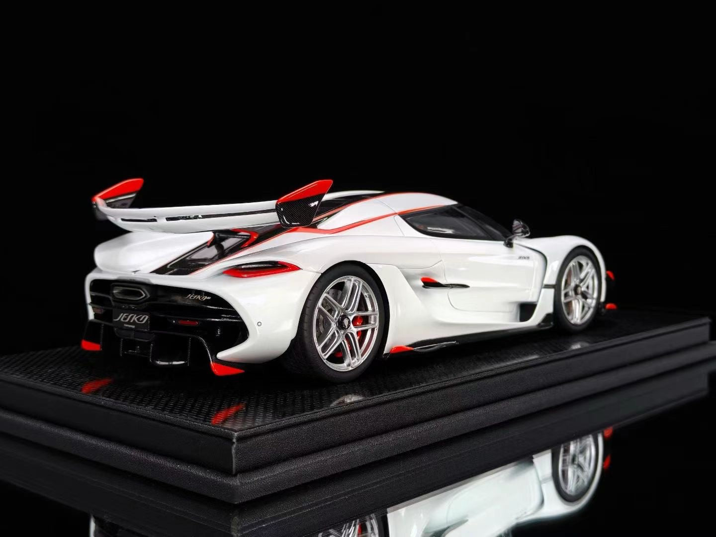 Frontiart 1/18 Koenigsegg Jesko Crystal White Model Car
