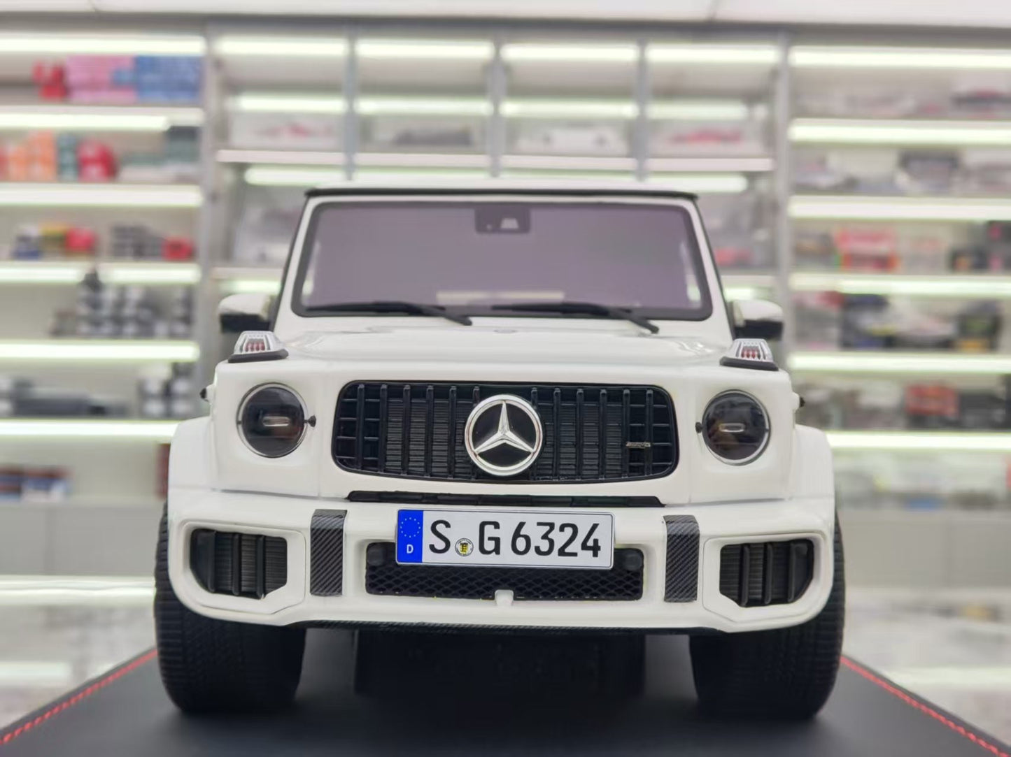 BBA MODEL 1/18 Mercedes-Benz G63 AMG White Resin Model Car BBA020