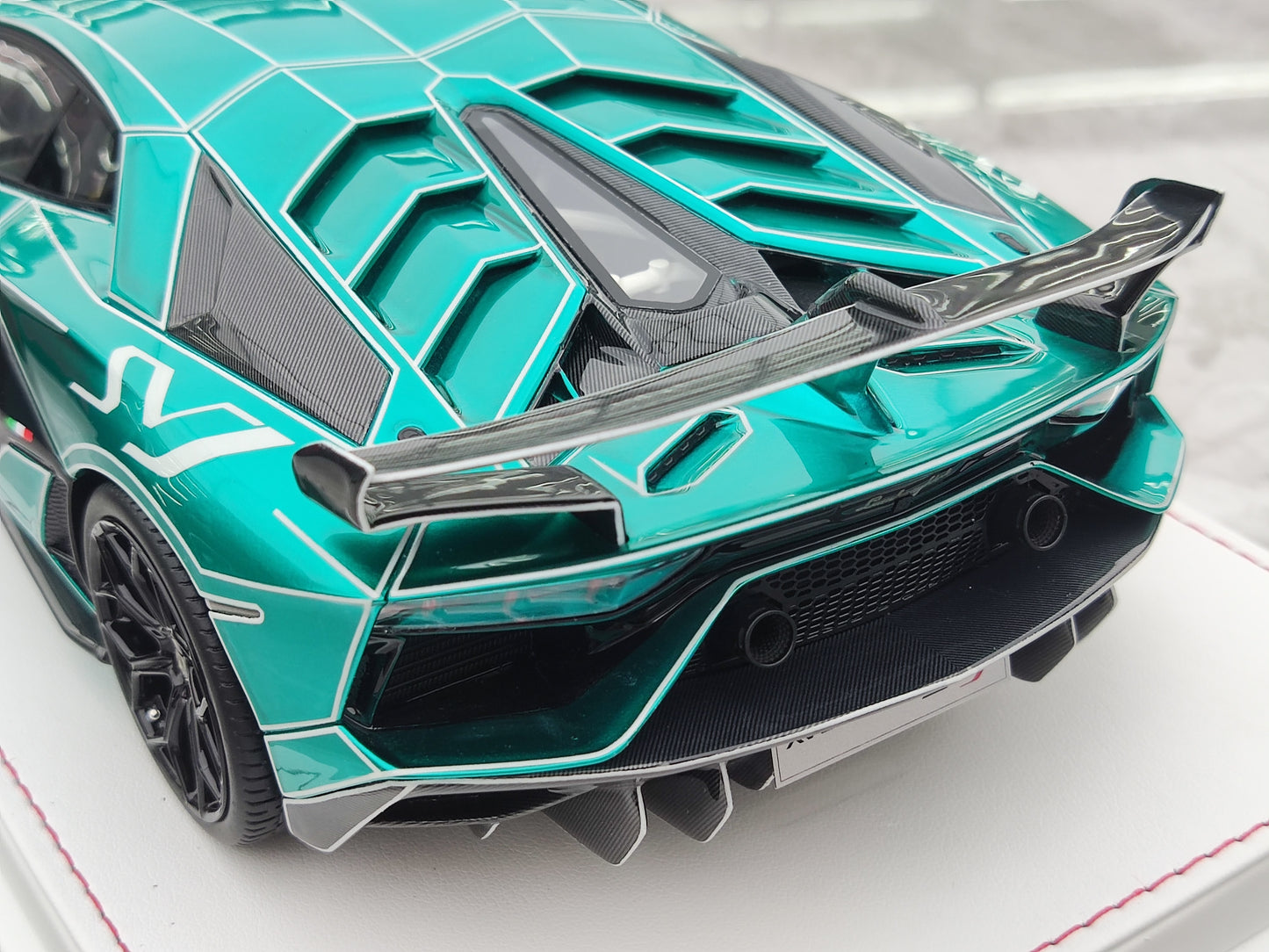 CE 1/18 Lamborghini SVJ Fluorescent Limited Edition Car Model