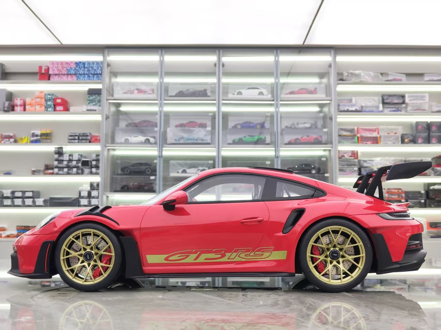 GT SPIRIT 1/12 Porsche 911 992GT3RS Model Car GT939
