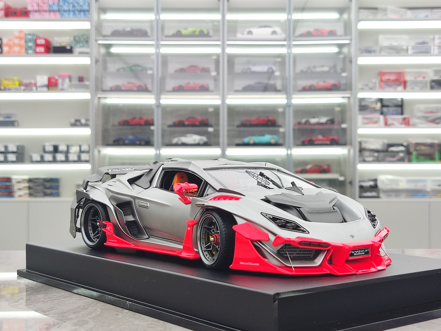 Dreamwalkers 1/18 Lamborghini Awakenup-P61 Arĝent-Elektrokovrita Limigita Eldono Modelaŭto A-D61-ST02
