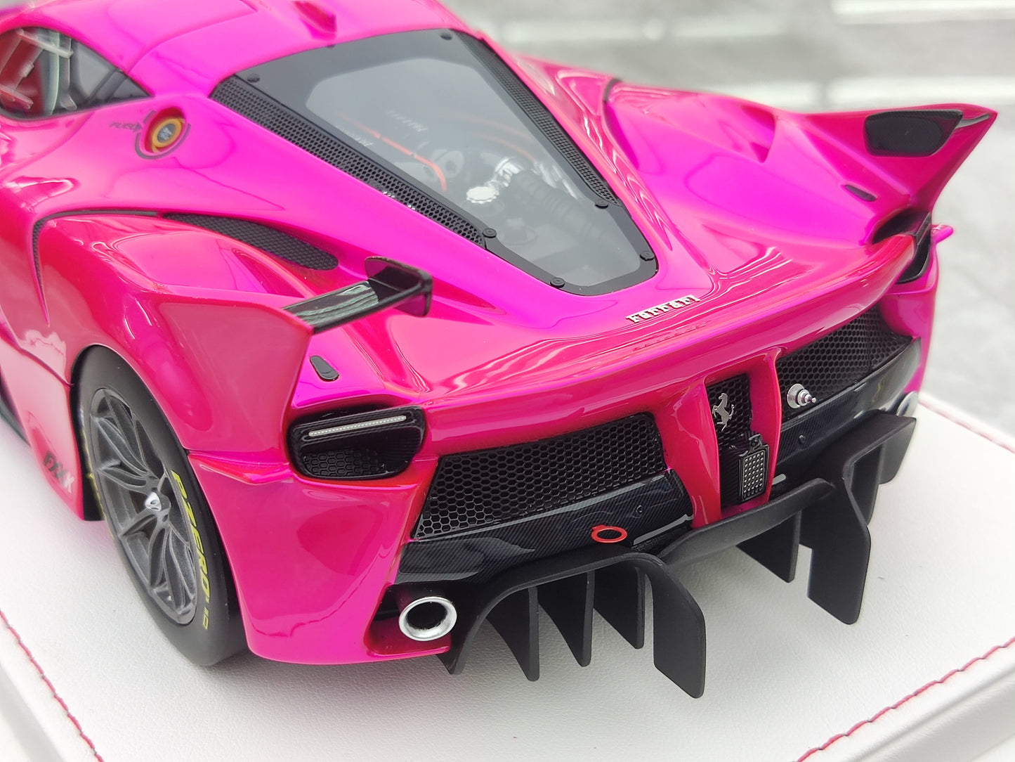 CE 1/18 Ferrari FXXK Electric Pink Simulation Car Model JS-CE011