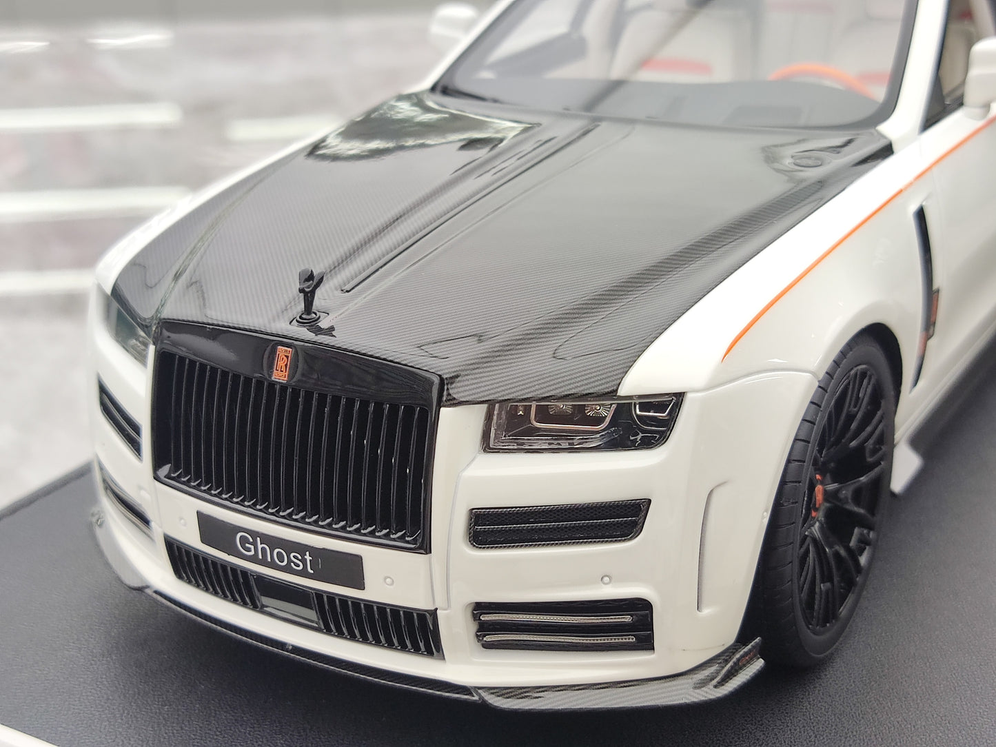 VMB 1/18 Rolls-Royce Ghost White Carbon Hood Simulated Car Model JS-VMB002