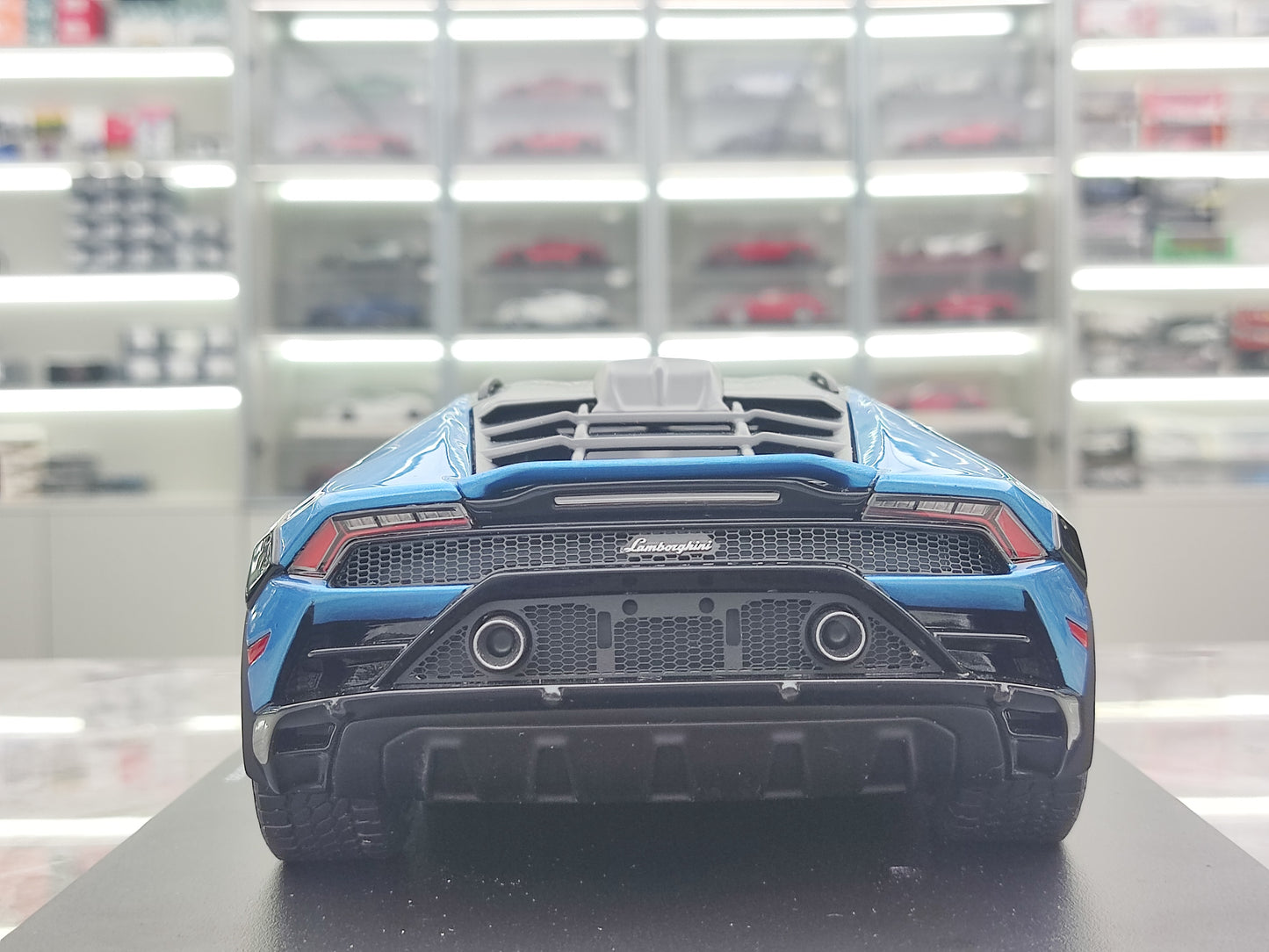 TOPSPEED 1/18 Lamborghini Huracan Sterrato blue model car TS0609
