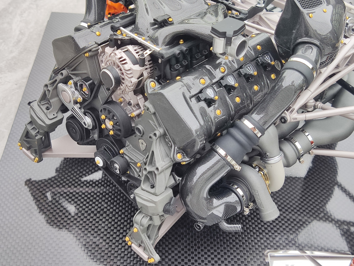FRONTIART 1/6 Koenigsegg Jesko Engine Black Green FA087