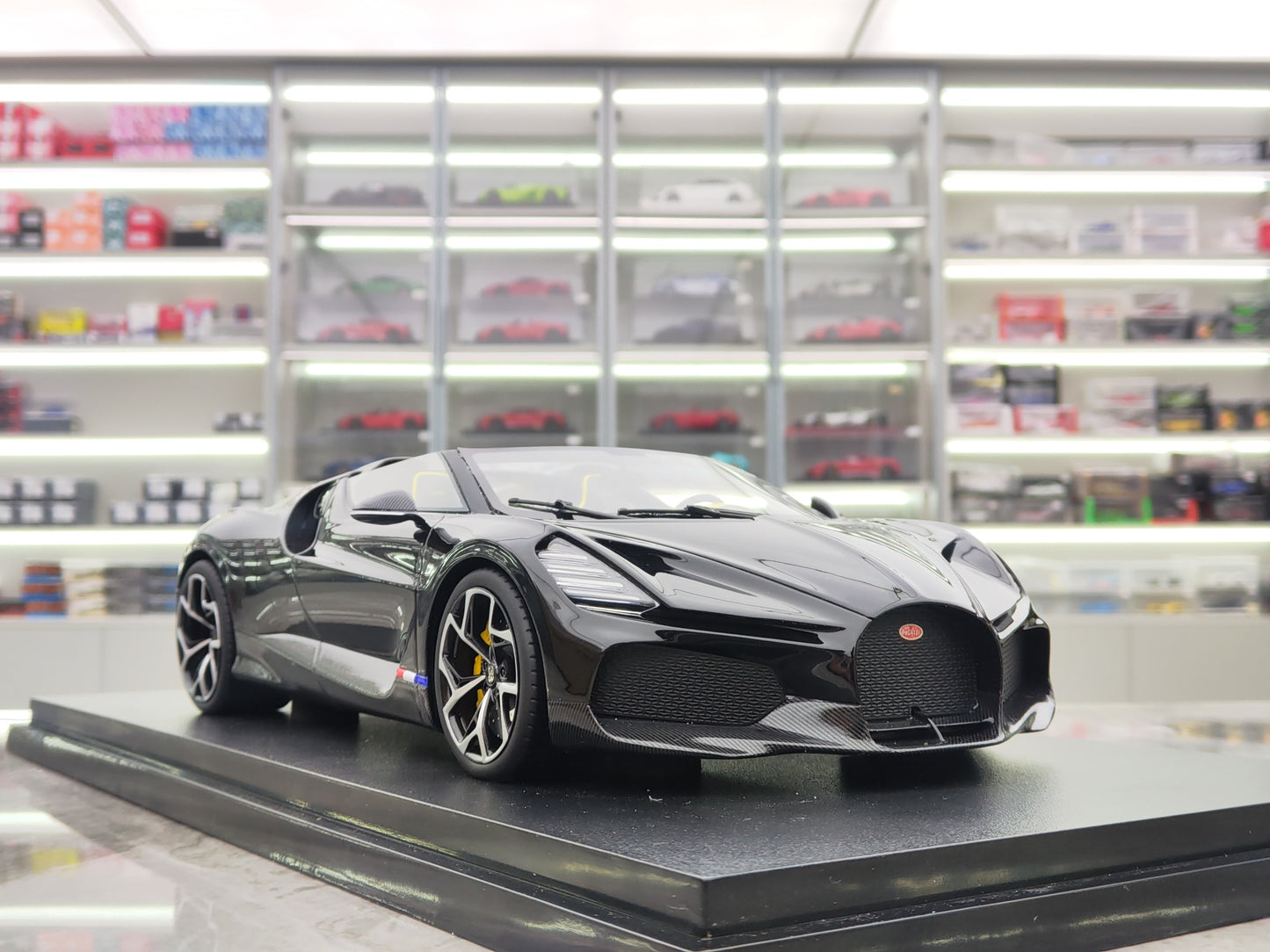 Topspeed 1/18 Bugatti w16 Mistral black resin car model ornaments TS0597
