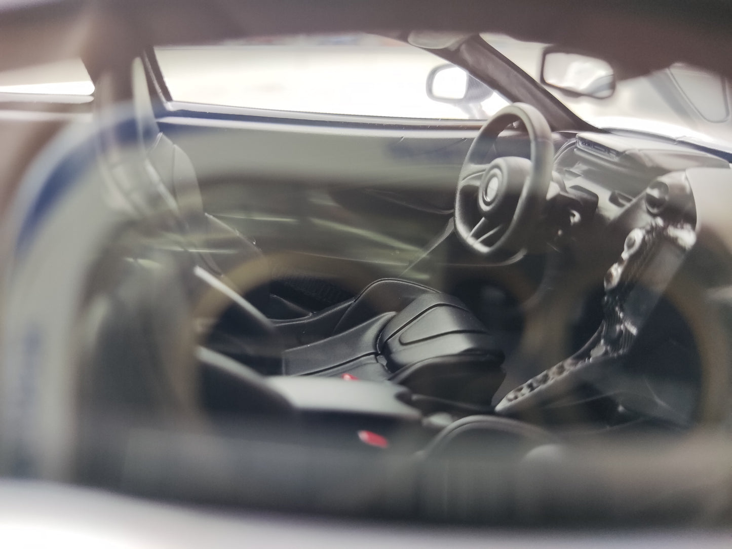 TOPSPEED 1/18 McLaren 750S Silver Car Model TS0546