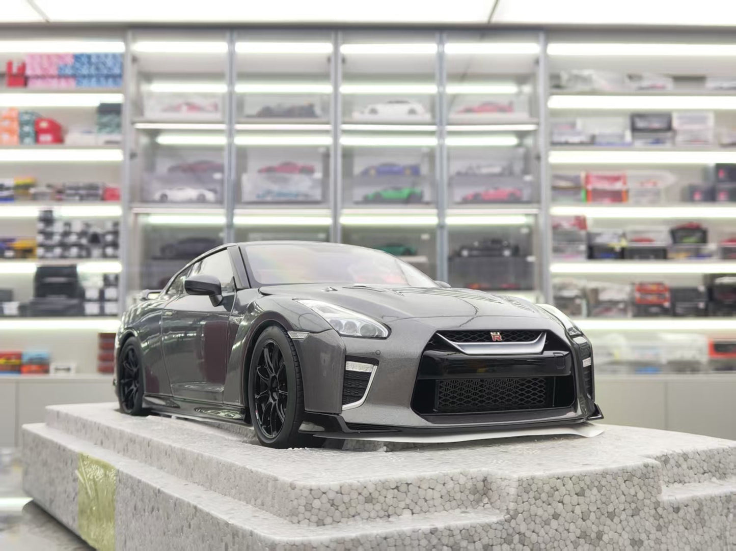 MOTORHELIX 1/18 Nissan GT-R (R35) Track Edition Engineered By NISMO Alloy Car Model MH313