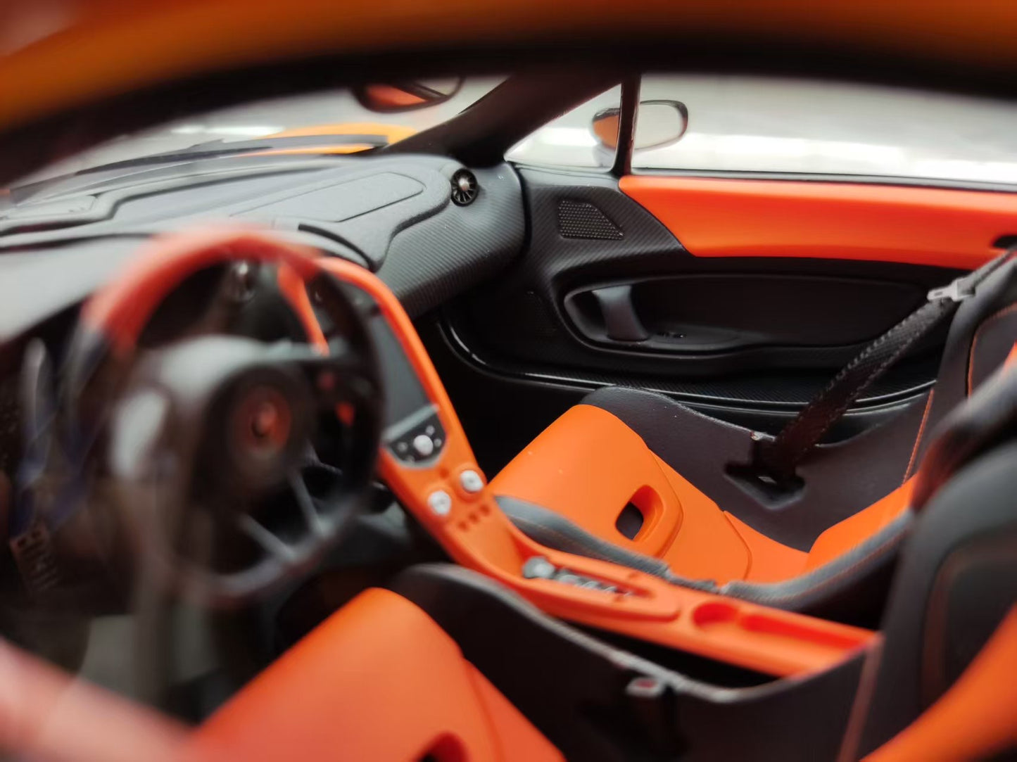 DM 1/18 McLaren P1 Orange and Black Wheels Custom Edition MP998B