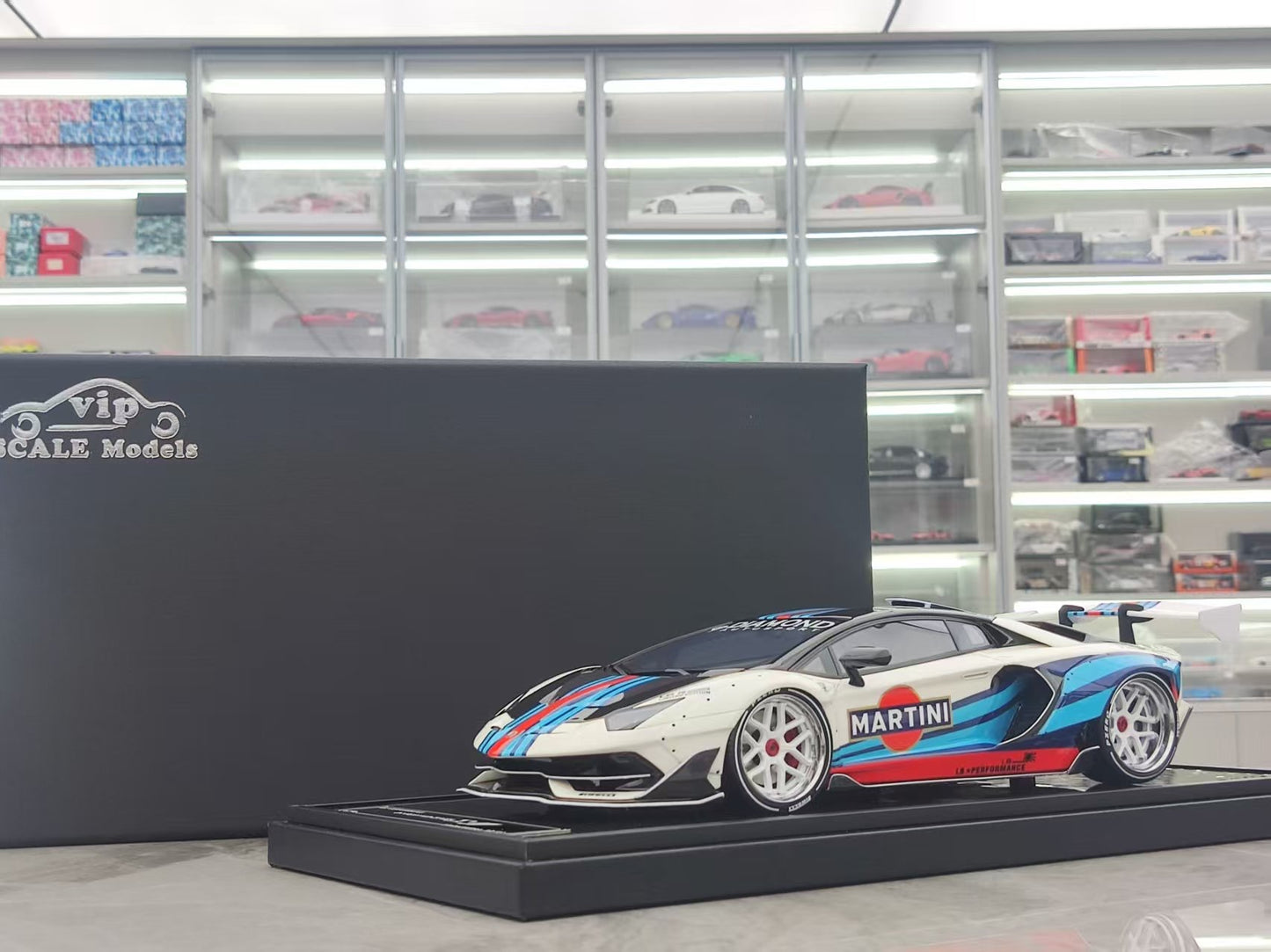 VIP 1/18 Lamborghini LBWK SVJ Martini Car Model VIP175