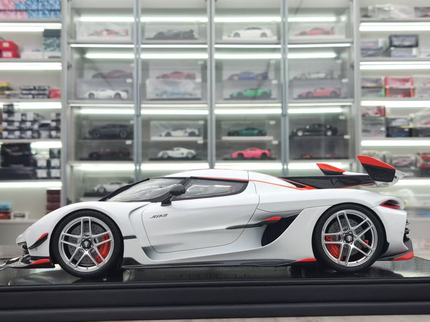FRONTIART 1/18 Koenigsegg Jesko 7391 White Car Model FA168